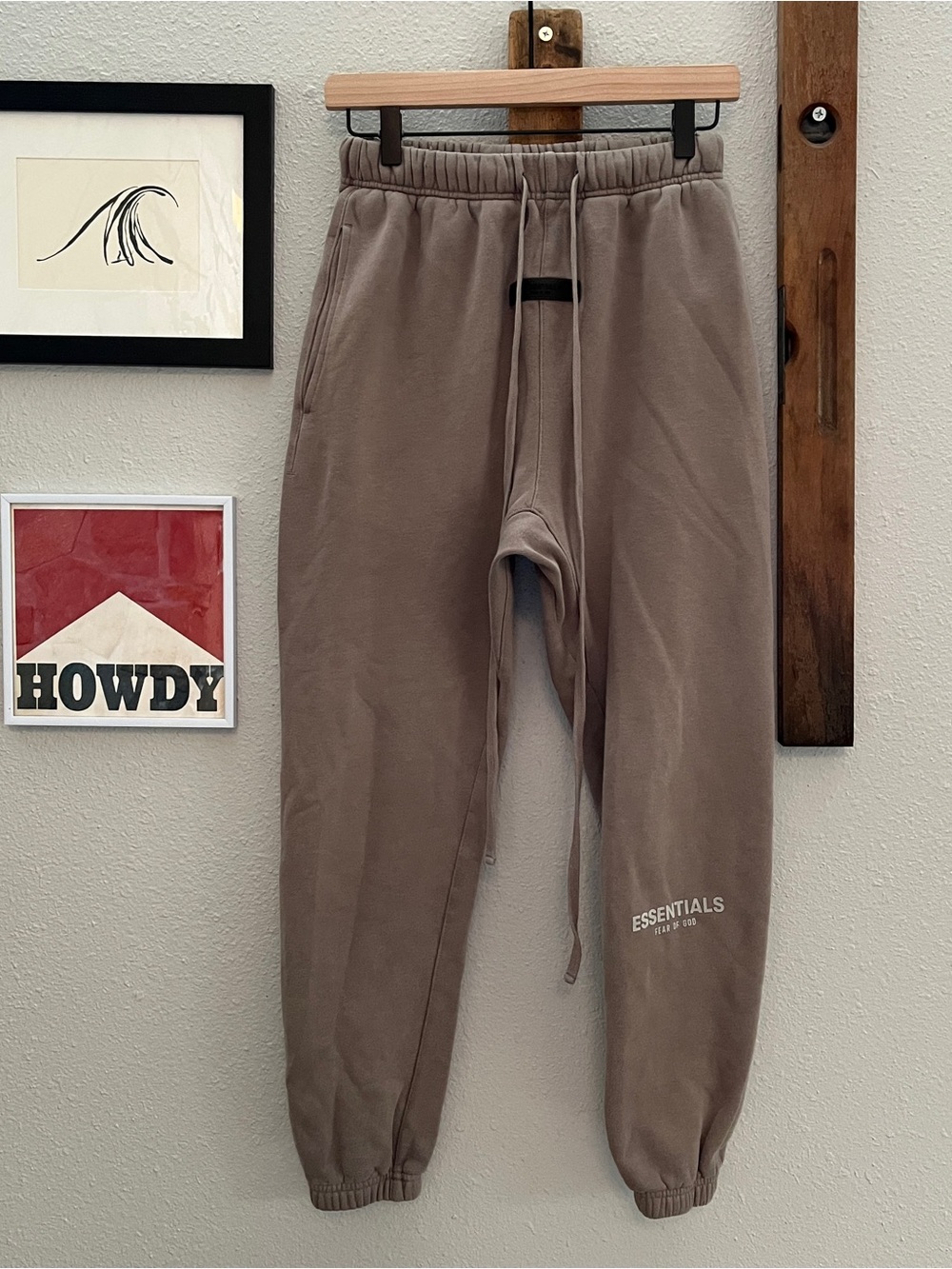 Fear of God Essentials Taupe Logo
Sweatpants Size XS Authentic